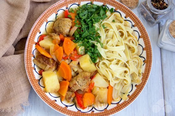 Lagman with pork, potatoes and noodles: photo of recipe preparation, step 8