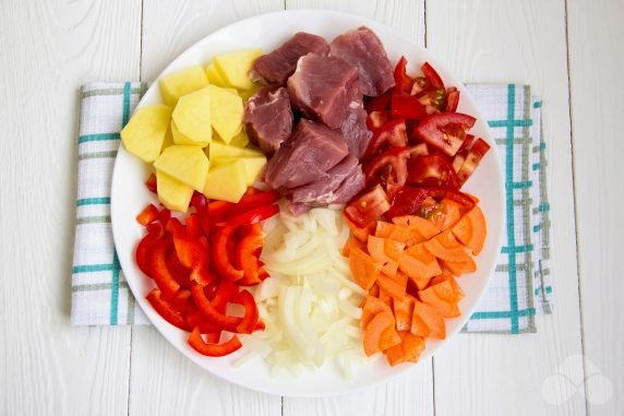 Lagman with pork, potatoes and noodles: photo of recipe preparation, step 1