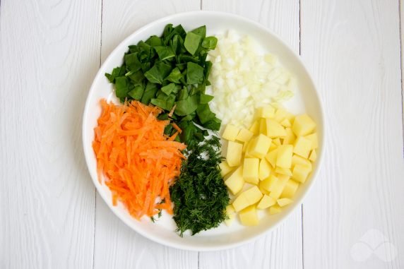 Green borscht with spinach and egg: photo of recipe preparation, step 1