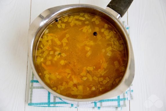 Green borscht with spinach and egg: photo of recipe preparation, step 3