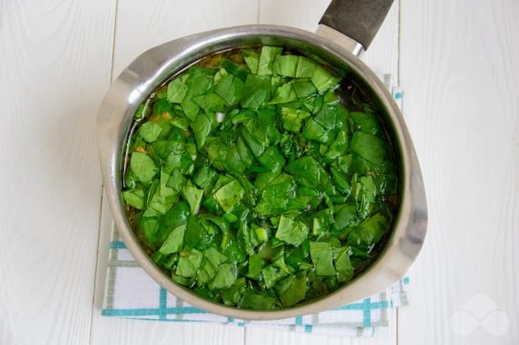 Green borscht with spinach and egg: photo of recipe preparation, step 4