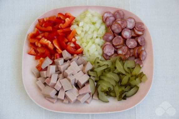 Solyanka with sausage and bell pepper: photo of recipe preparation, step 1