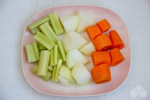 Vegetable broth with carrots and herbs: photo of recipe preparation, step 1