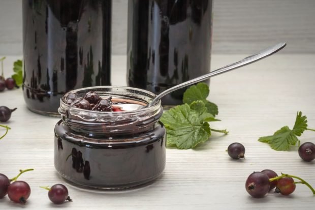 Dark gooseberry jam is a simple and delicious recipe, how to cook step by step