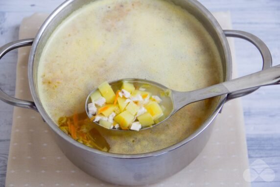 Chicken soup with dumplings: photo of recipe preparation, step 4