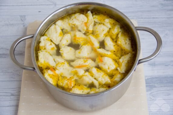 Chicken soup with dumplings: photo of recipe preparation, step 7