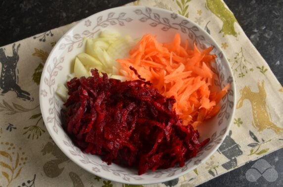 Borscht on chicken in 1 hour: photo of recipe preparation, step 3