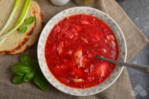 Borscht on chicken in 1 hour
