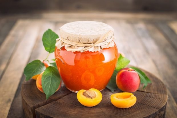 Apricot and lemon seedless jam