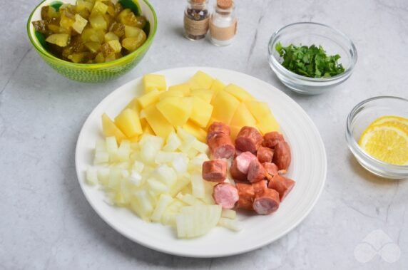Solyanka with beef and hunting sausages: photo of recipe preparation, step 2 Solyanka with beef and hunting sausages: photo of recipe preparation, step 2