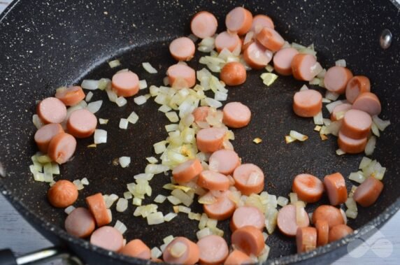 Homemade hodgepodge with chicken and sausages: photo of recipe preparation, step 5 Homemade hodgepodge with chicken and sausages: photo of recipe preparation, step 5