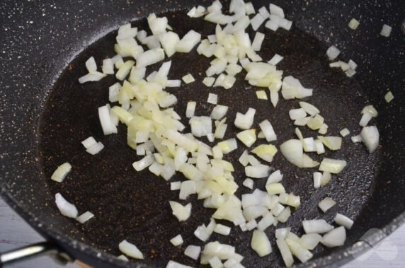 Homemade hodgepodge with chicken and sausages: photo of recipe preparation, step 4 Homemade hodgepodge with chicken and sausages: photo of recipe preparation, step 4