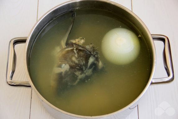 Ear from the head of carp at home: photo of recipe preparation, step 1
