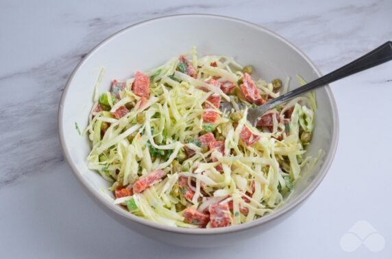 Salad with cabbage, sausage and peas: photo of recipe preparation, step 5