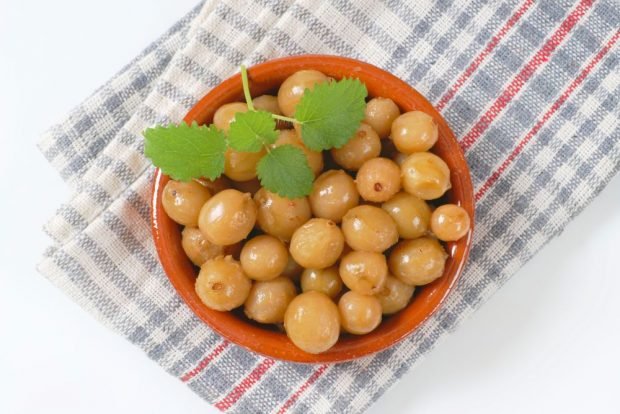 Pickled gooseberries for winter – a simple and delicious recipe, how to cook step by step