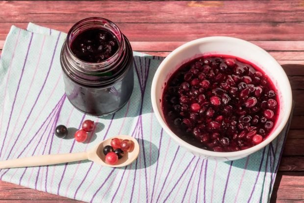 Gooseberry and blackcurrant jam is a simple and delicious recipe, how to cook step by step