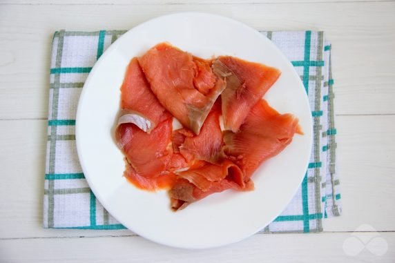 Salad with salmon and avocado: photo of recipe preparation, step 2