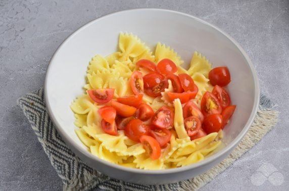 Salad with pasta, vegetables and olives: photo of recipe preparation, step 1