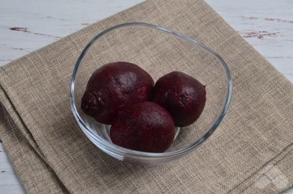 Beetroot and strawberry salad: photo of recipe preparation, step 1