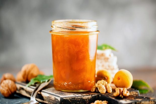 Apricot jam with nuts is a simple and delicious recipe, how to cook step by step