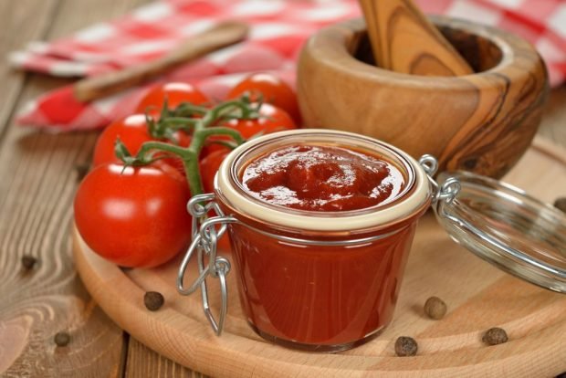 Tomato ketchup with apples, onions and garlic is a simple and delicious recipe, how to cook step by step