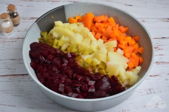 Vinaigrette with pickled onions: photo of recipe preparation, step 4