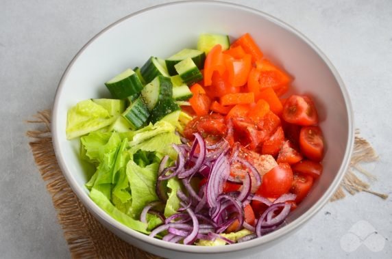 Greek salad with turkey, without olives and cheese: photo of recipe preparation, step 4