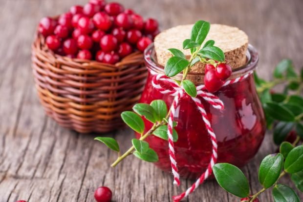 Cranberries with honey for winter – a simple and delicious recipe, how to cook step by step