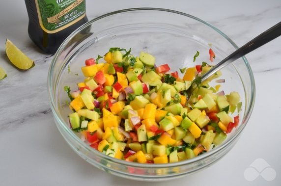 Salsa salad with apples and mango: photo of recipe preparation, step 3