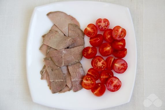 Fresh vegetable salad with beef: photo of recipe preparation, step 1