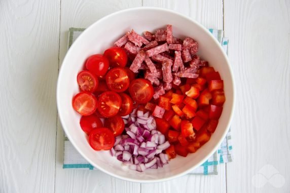 Mexican Salad With Smoked Sausage: photo of recipe preparation, step 1