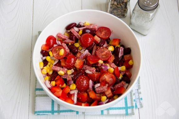 Mexican Salad With Smoked Sausage: photo of recipe preparation, step 3