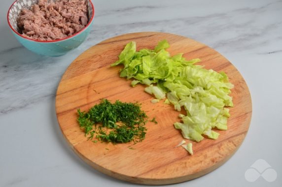 Salad with pasta, herbs and tuna: photo of recipe preparation, step 2