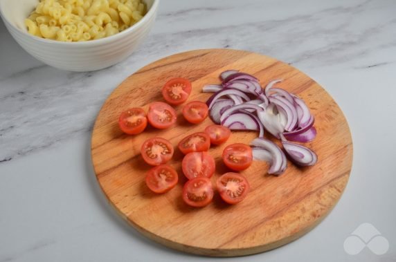 Salad with pasta, herbs and tuna: photo of recipe preparation, step 1