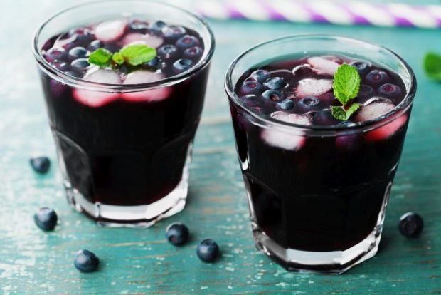 Blueberry compote for winter is a simple and delicious recipe, how to cook step by step