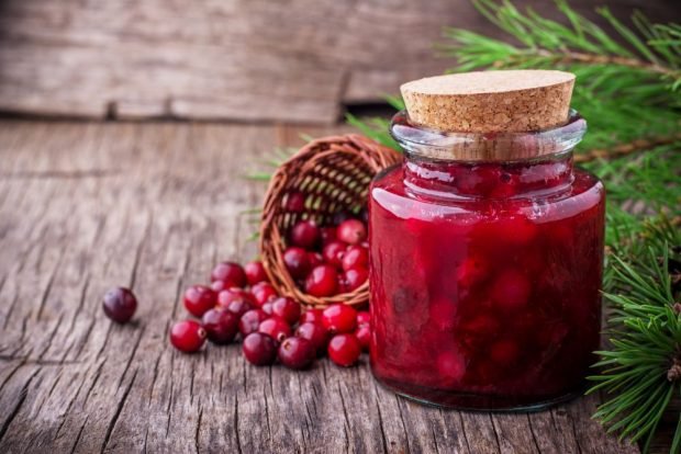 Cranberries in syrup for the winter without cooking – a simple and delicious recipe, how to cook step by step