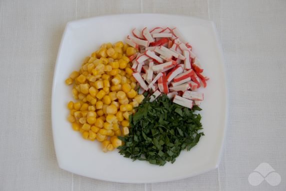 Salad with crab sticks and cabbage without eggs: photo of recipe preparation, step 2