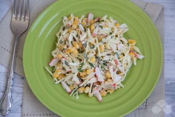 Salad with crab sticks and cabbage without eggs: photo of recipe preparation, step 3