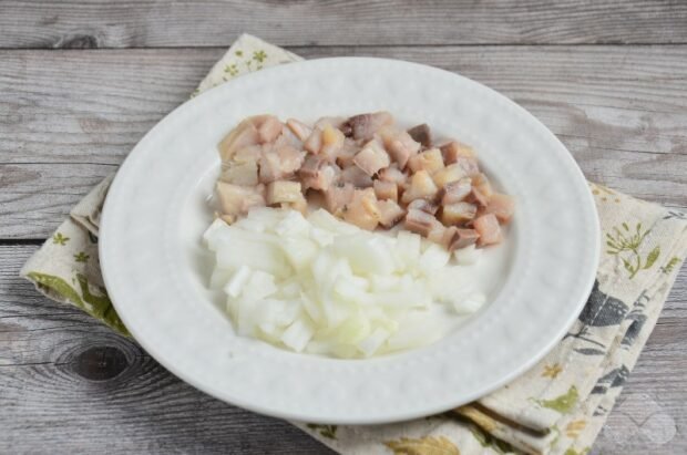 Herring under a fur coat with pickled beetroot: photo of recipe preparation, step 1