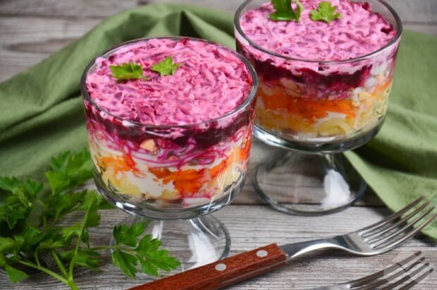 Herring under a fur coat with pickled beetroot – a simple and delicious recipe with photos (step by step)