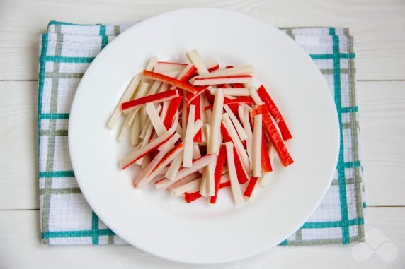 Herring under a fur coat with crab sticks: photo of recipe preparation, step 5