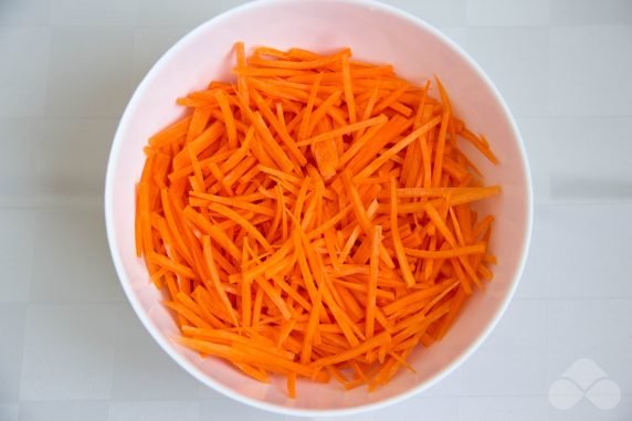 Spicy carrot salad for winter: photo of recipe preparation, step 1