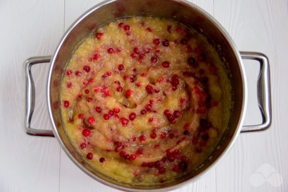 Apple and lingonberry jam: photo of recipe preparation, step 4