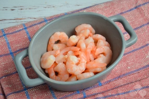 Vegetable salad with shrimp and couscous: photo of recipe preparation, step 1