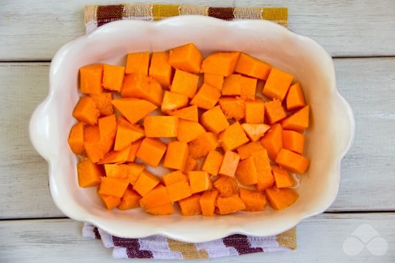 Baked pumpkin with honey and cinnamon: photo of recipe preparation, step 2