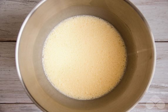 Sponge cake with condensed milk: photo of recipe preparation, step 2