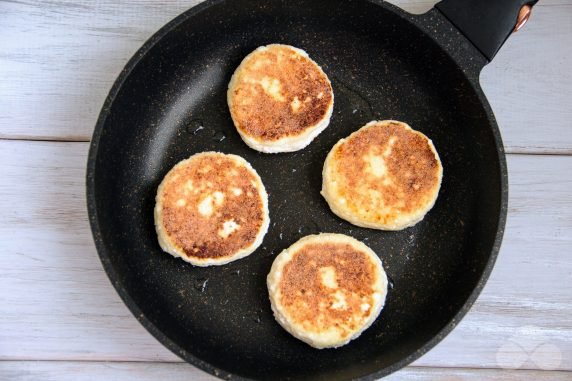 Cheesecakes without sugar: photo of recipe preparation, step 4